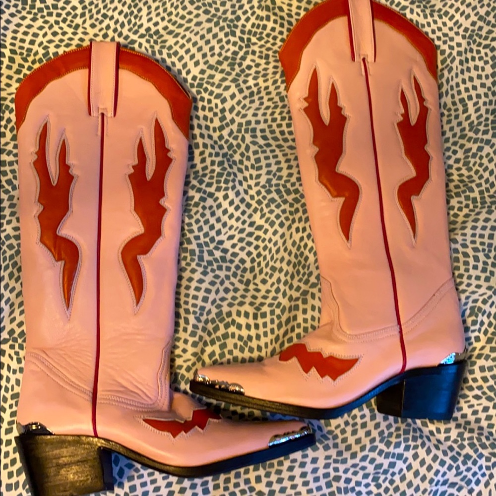 Wandering coyote western boots